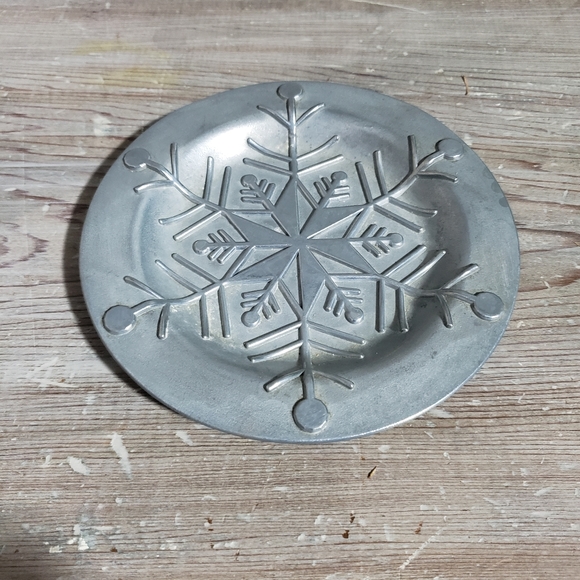 Round Pewter Snowflake Candle Pillar Plate Tray - Picture 2 of 7